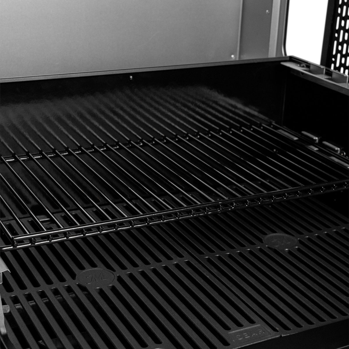 Masterbuilt Gravity Series™ 600 Digital Charcoal Grill + Smoker - Oz BBQ