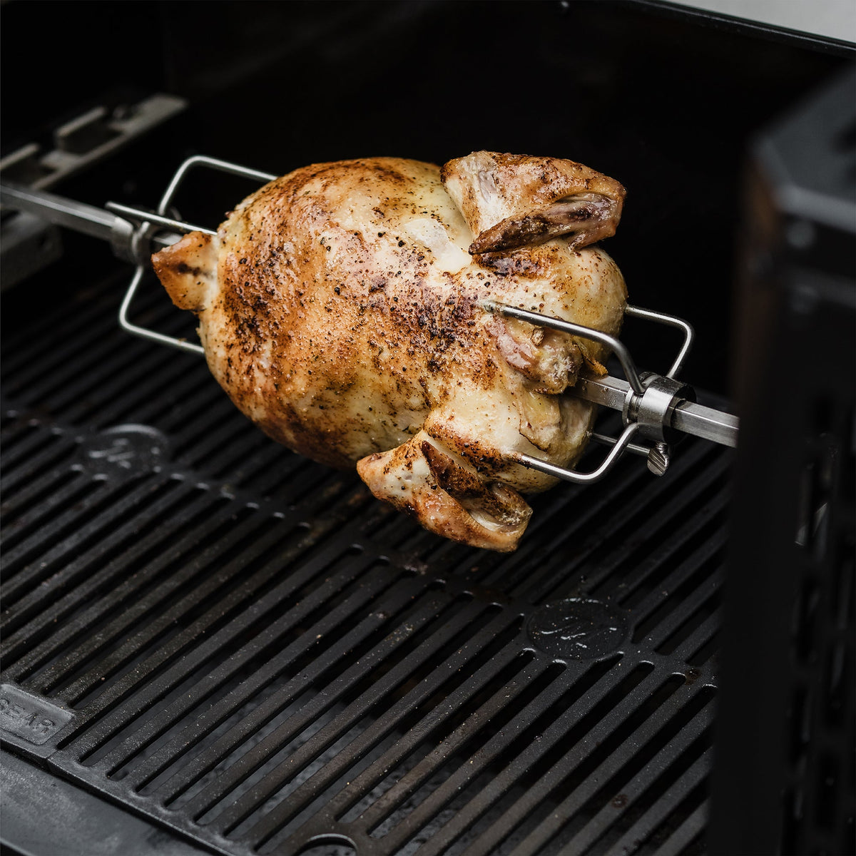 Masterbuilt Gravity Series™ 600 Digital Charcoal Grill + Smoker - Oz BBQ